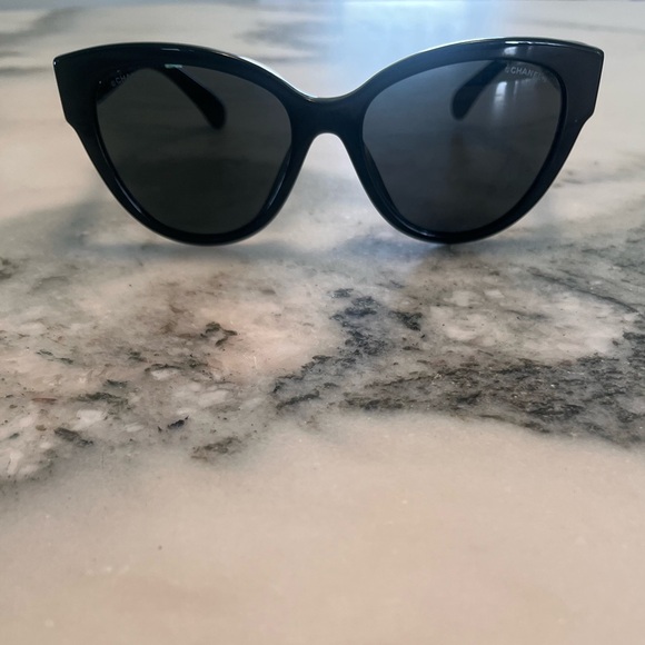 Chanel sunglasses with hearts on sides - Picture 2 of 8